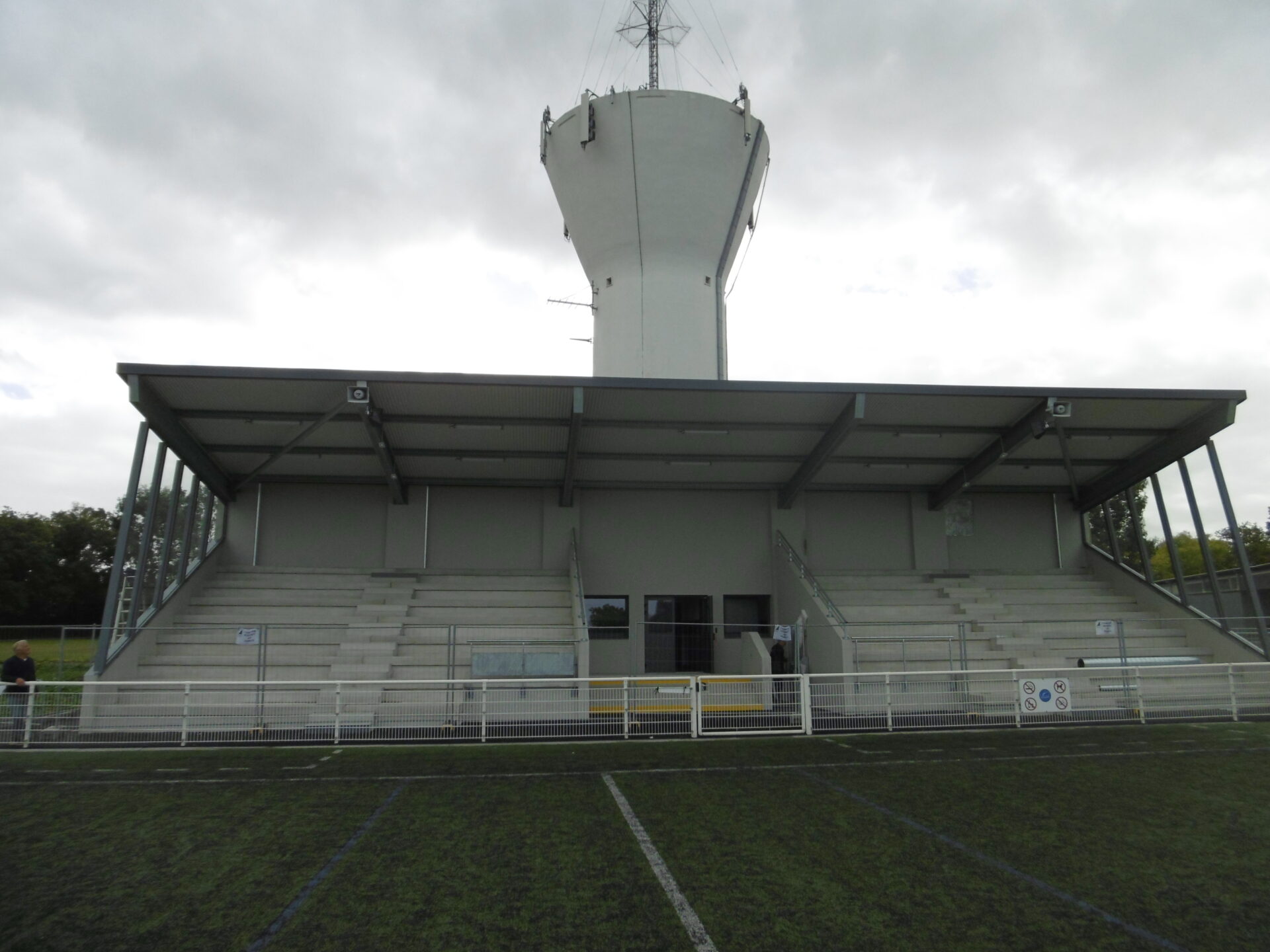 Tribunes du stade Marcel Gouedard à Plérin